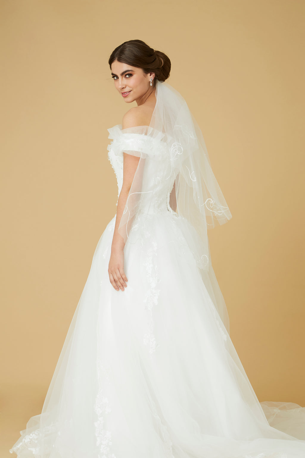 Mathilde Embroidered Fingertip Bridal Veil