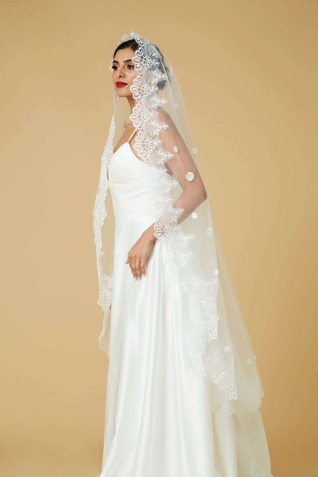 Sophia Lace Waltz Bridal Veil