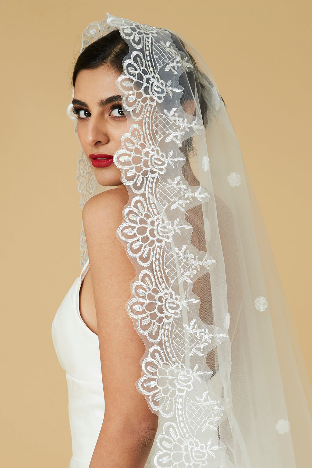 Sophia Lace Waltz Bridal Veil