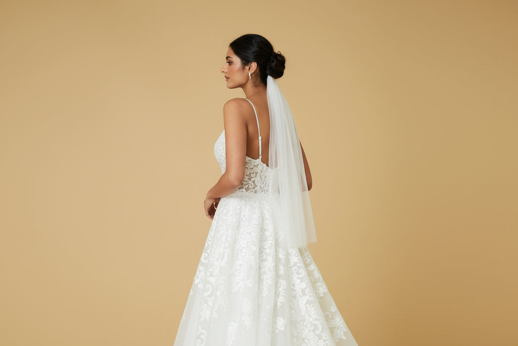 Isabella Fingertip Wedding Veil – Soft Tulle Bridal Veil