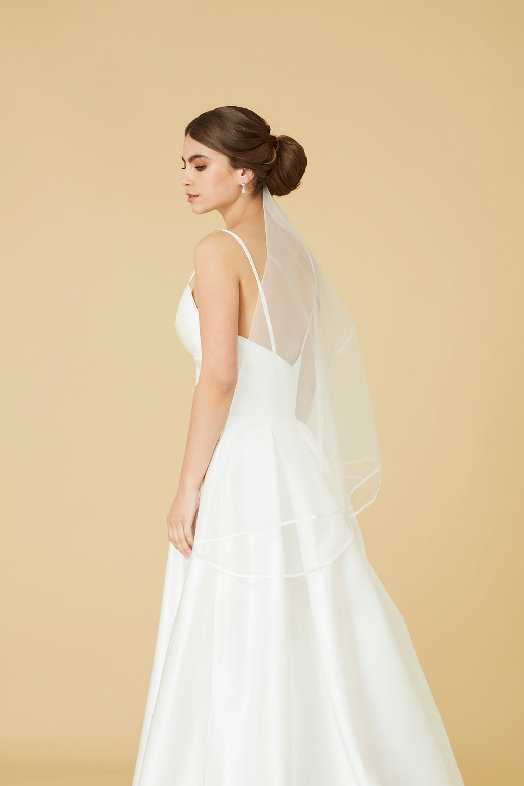 Elayna Fingertip Wedding Veil – Soft Tulle Bridal Veil