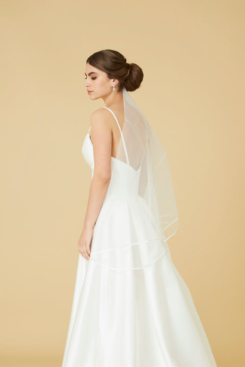 Elayna Fingertip Wedding Veil – Soft Tulle Bridal Veil