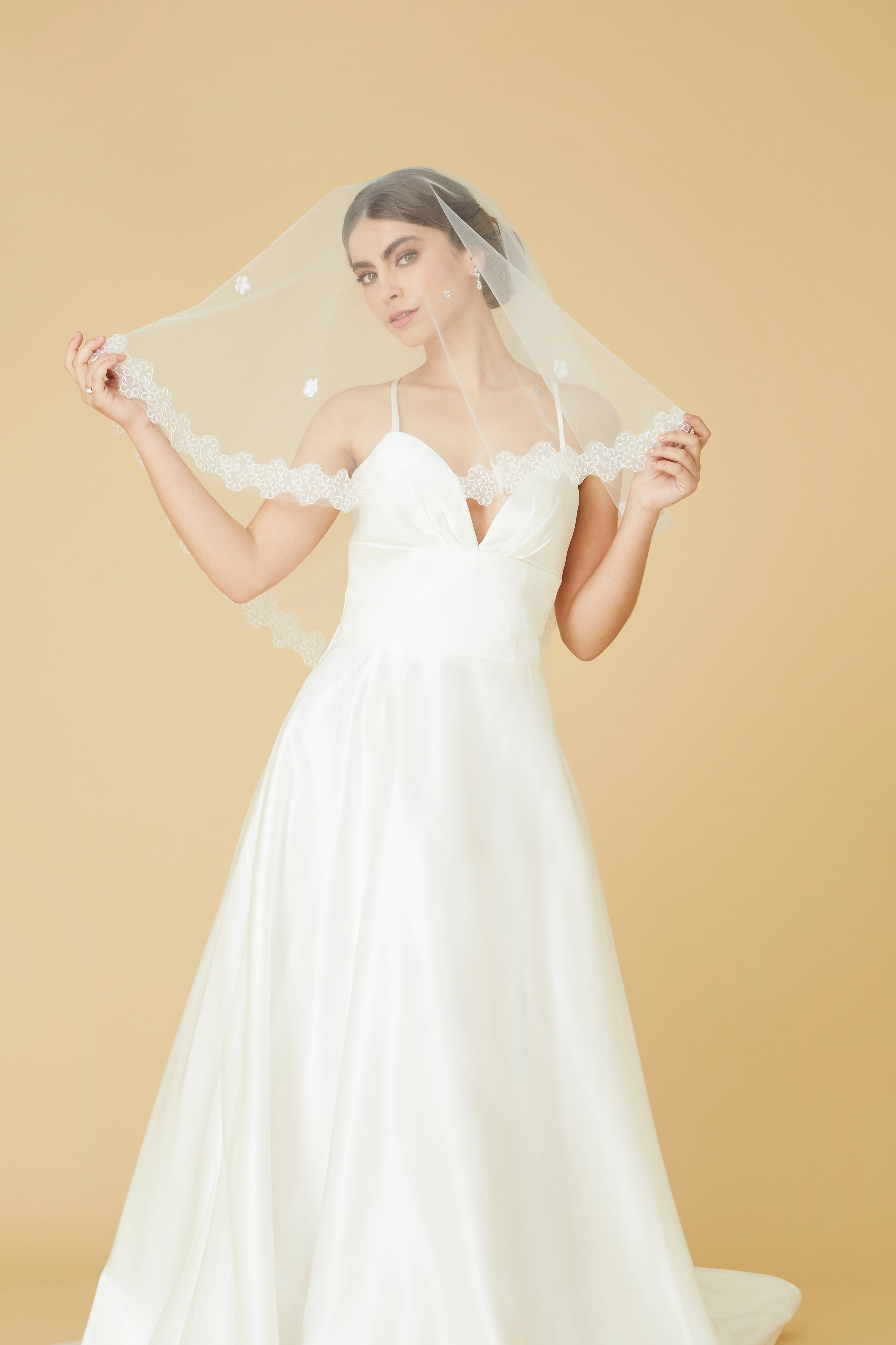 Allix Fingertip Wedding Veil