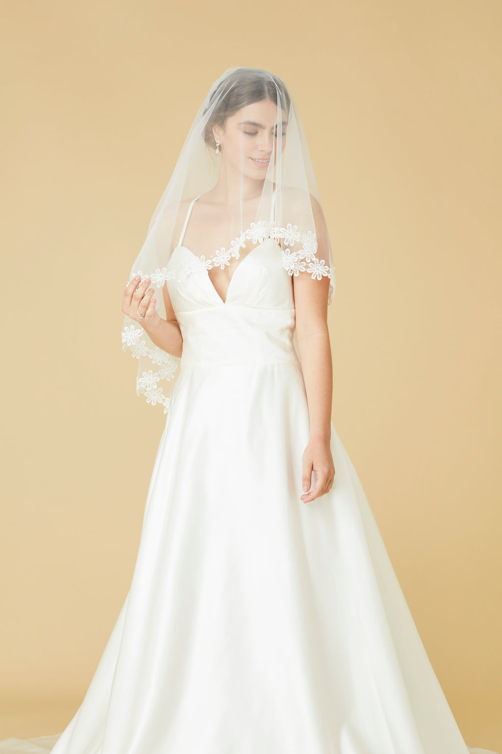 Begonia Lace Fingertip Bridal Veil